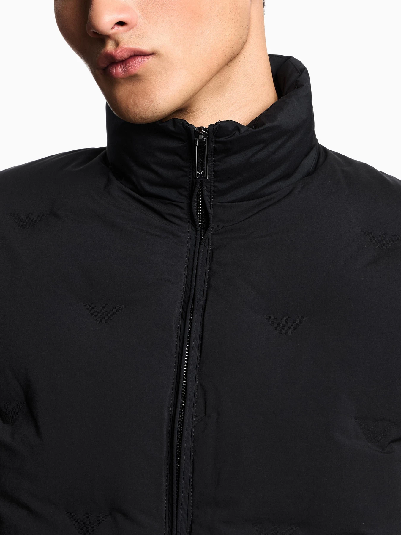 Куртки и дубленки Emporio Armani модель EM003045-AF18232-UC001 Куртки и дубленки Emporio Armani модель EM003045-AF18232-UC001 Фото