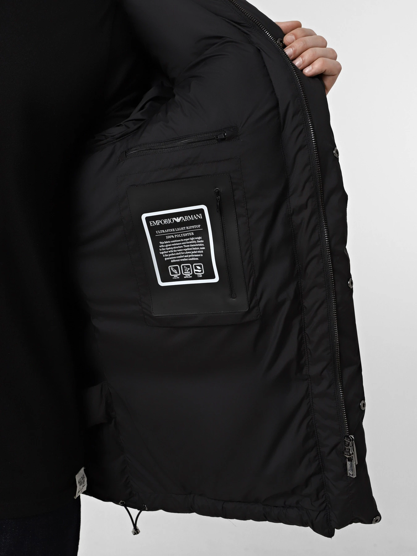 Куртки и дубленки Emporio Armani модель EM003419-AF18231-UC001 Куртки и дубленки Emporio Armani модель EM003419-AF18231-UC001 Фото