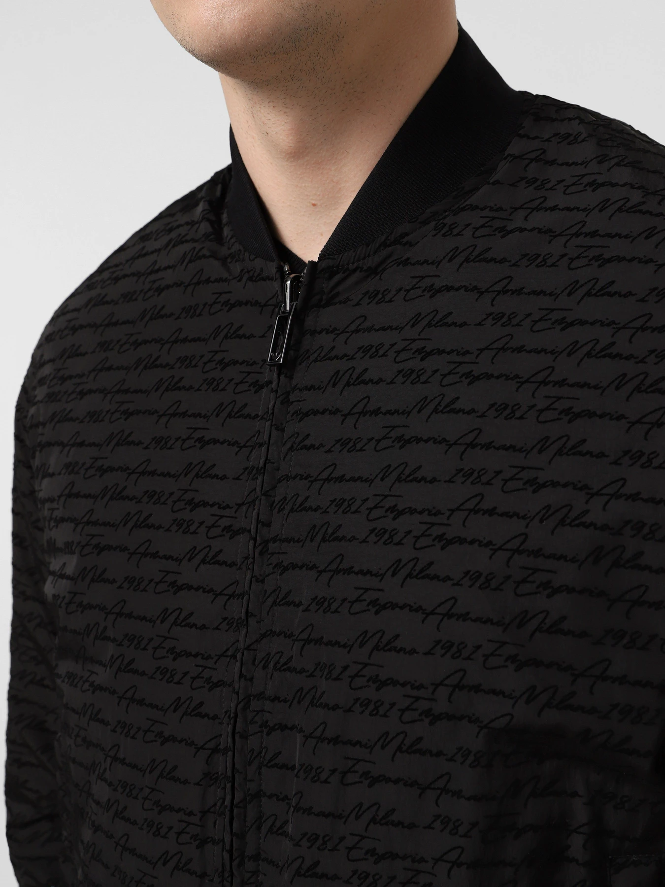 Куртки и дубленки Emporio Armani модель EM003783-AF19870-FC253 Куртки и дубленки Emporio Armani модель EM003783-AF19870-FC253 Фото
