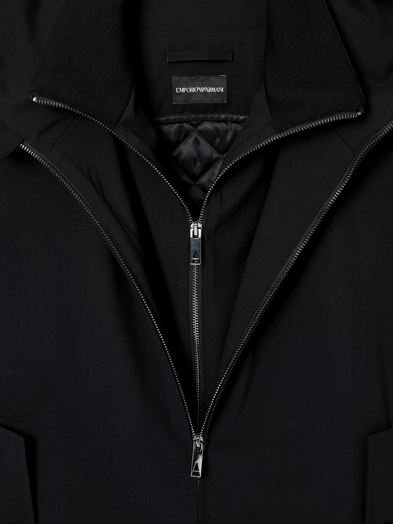 Куртки и дубленки Emporio Armani модель EM004711-TE19331-UC001 Куртки и дубленки Emporio Armani модель EM004711-TE19331-UC001 Фото