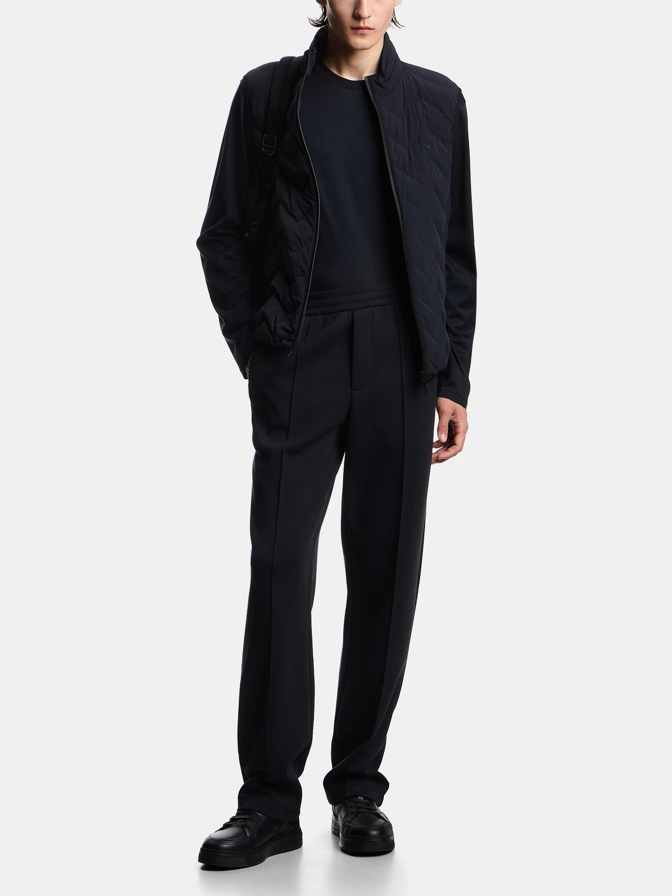 Куртки и дубленки Emporio Armani модель EM004946-AF18499-UB118 Куртки и дубленки Emporio Armani модель EM004946-AF18499-UB118 Фото