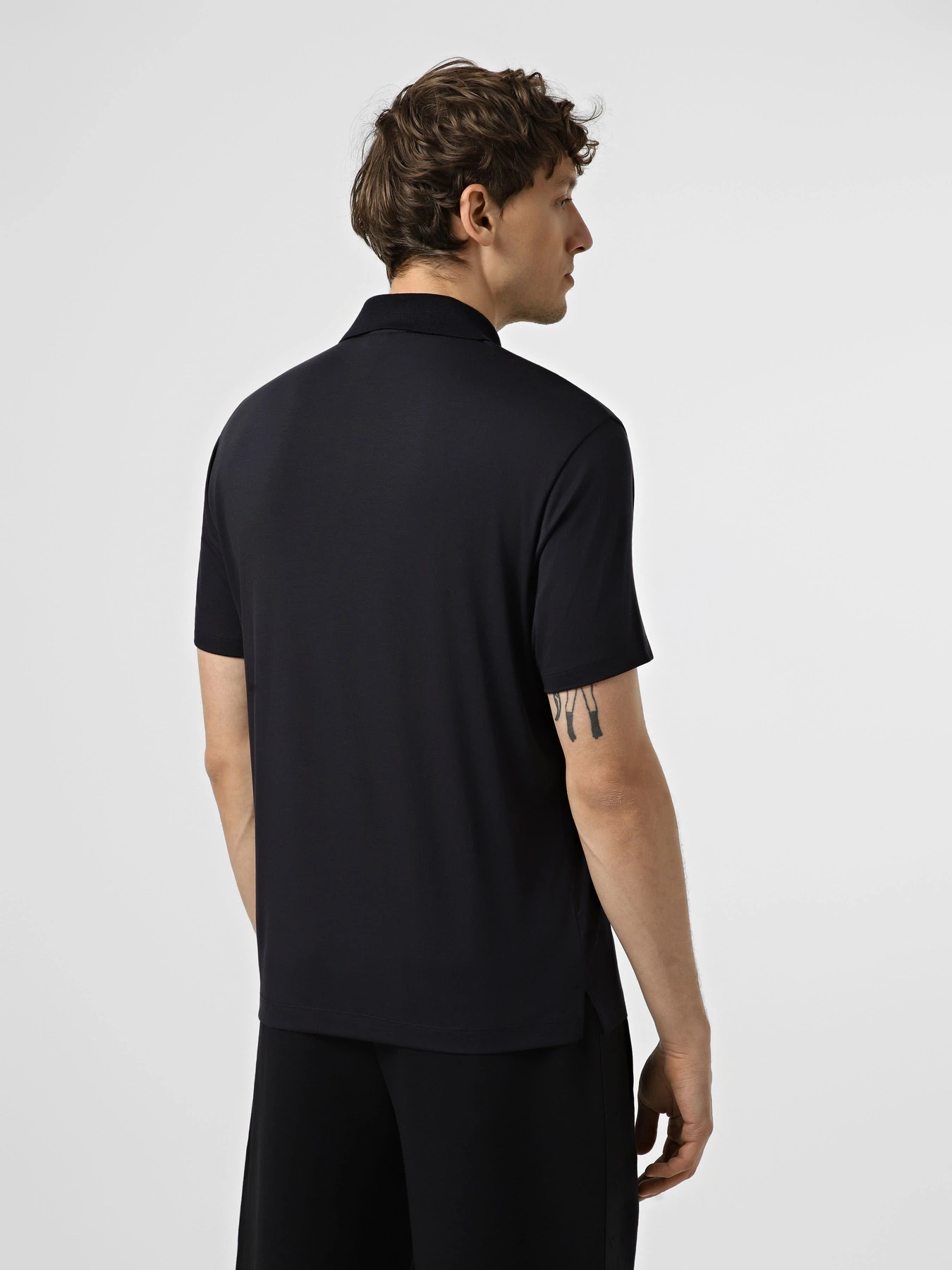 Футболки и поло Emporio Armani модель EM004526-AF13721-UB118 Футболки и поло Emporio Armani модель EM004526-AF13721-UB118 Фото