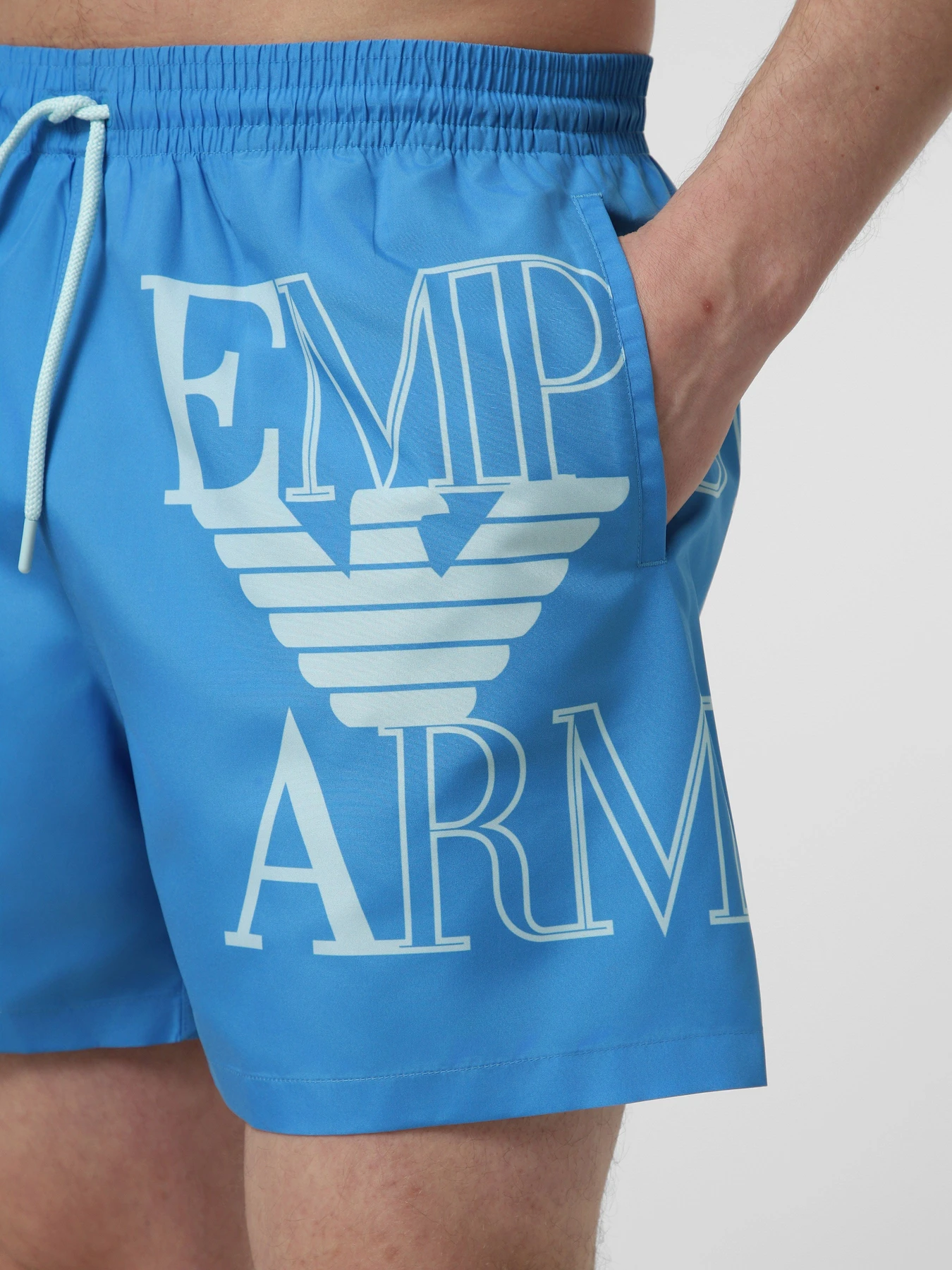 Одежда для пляжа Emporio Armani модель EM000583-AF20434-UB025 Одежда для пляжа Emporio Armani модель EM000583-AF20434-UB025 Фото
