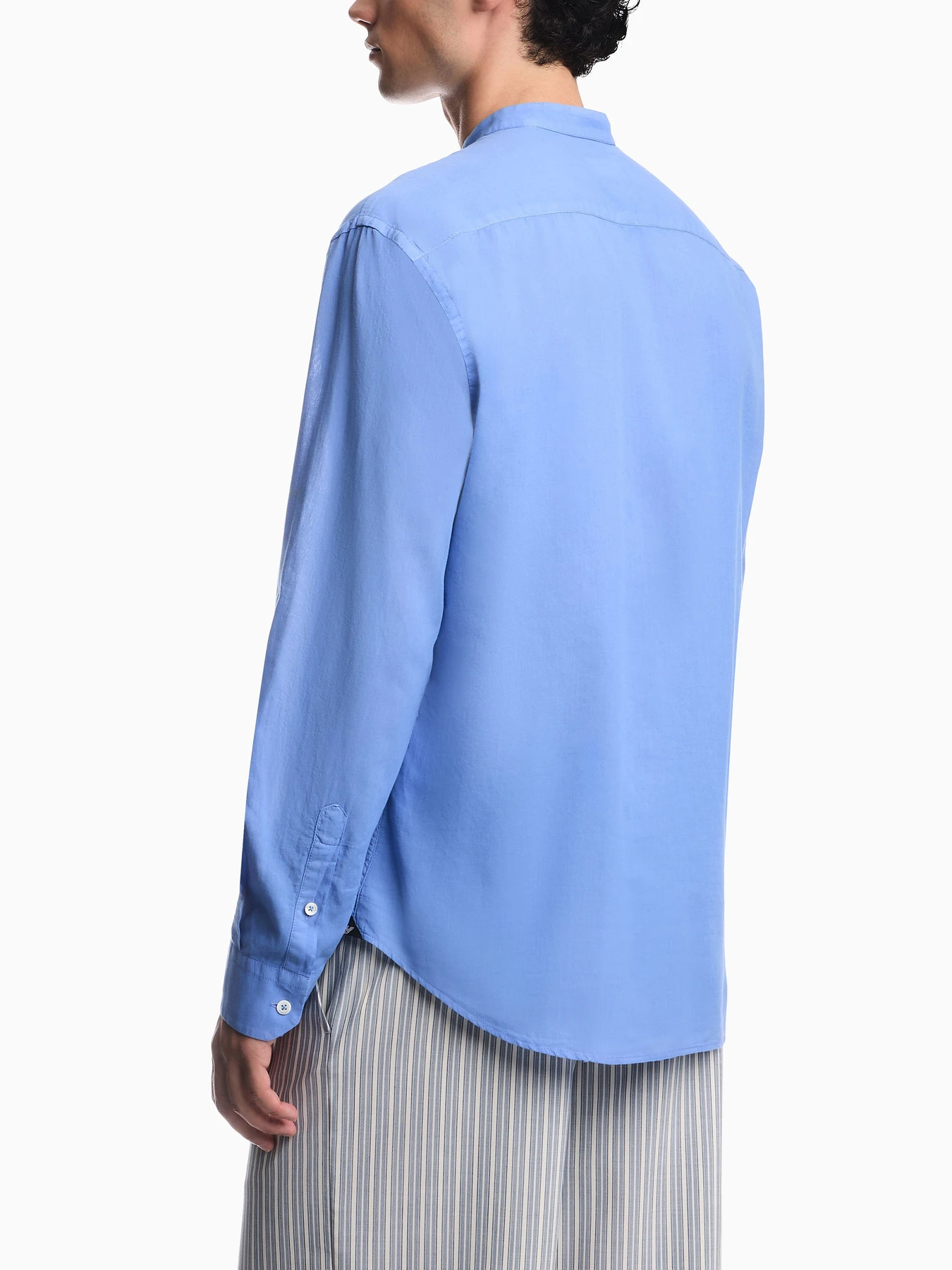 Рубашки Emporio Armani модель EM003091-AF28751-U9338 Рубашки Emporio Armani модель EM003091-AF28751-U9338 Фото