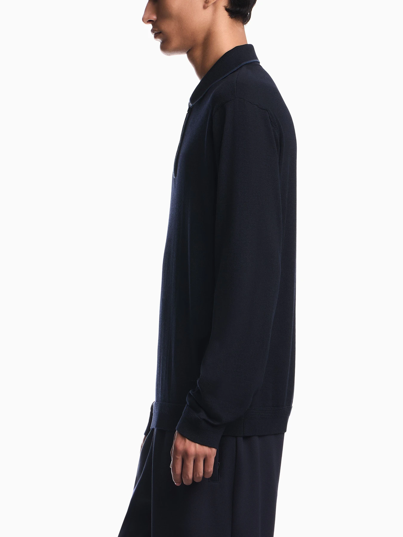 Свитеры и кардиганы Emporio Armani модель EM006224-AF27805-UB118 Свитеры и кардиганы Emporio Armani модель EM006224-AF27805-UB118 Фото