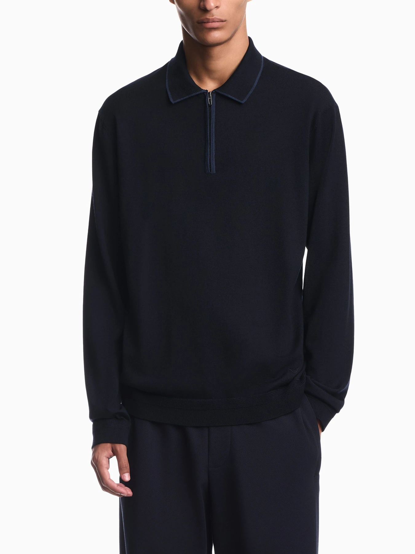 Свитеры и кардиганы Emporio Armani модель EM006224-AF27805-UB118 Свитеры и кардиганы Emporio Armani модель EM006224-AF27805-UB118 Фото
