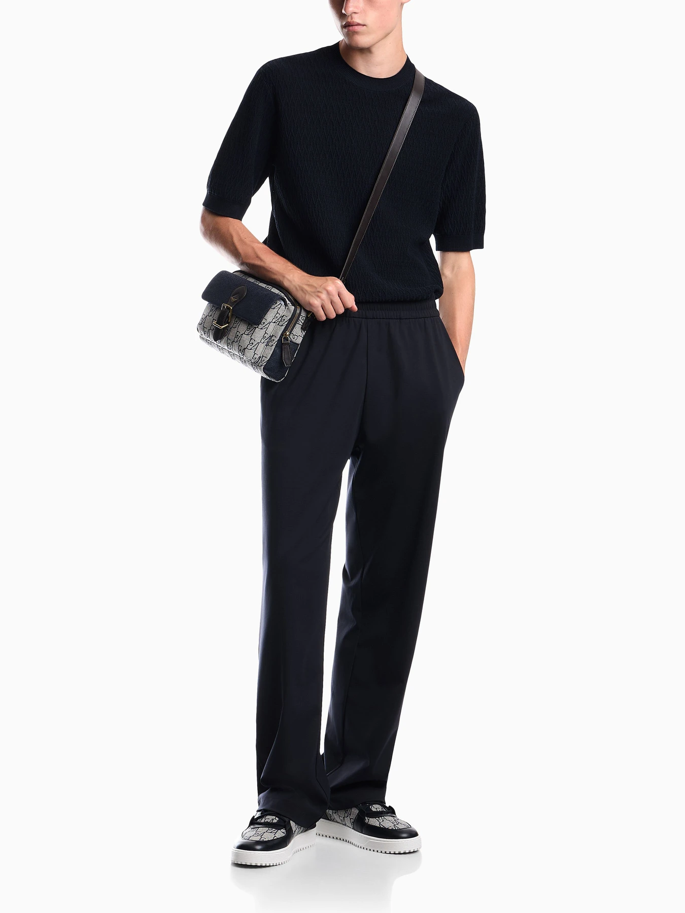 Свитеры и кардиганы Emporio Armani модель EM006377-AF27862-UB097 Свитеры и кардиганы Emporio Armani модель EM006377-AF27862-UB097 Фото