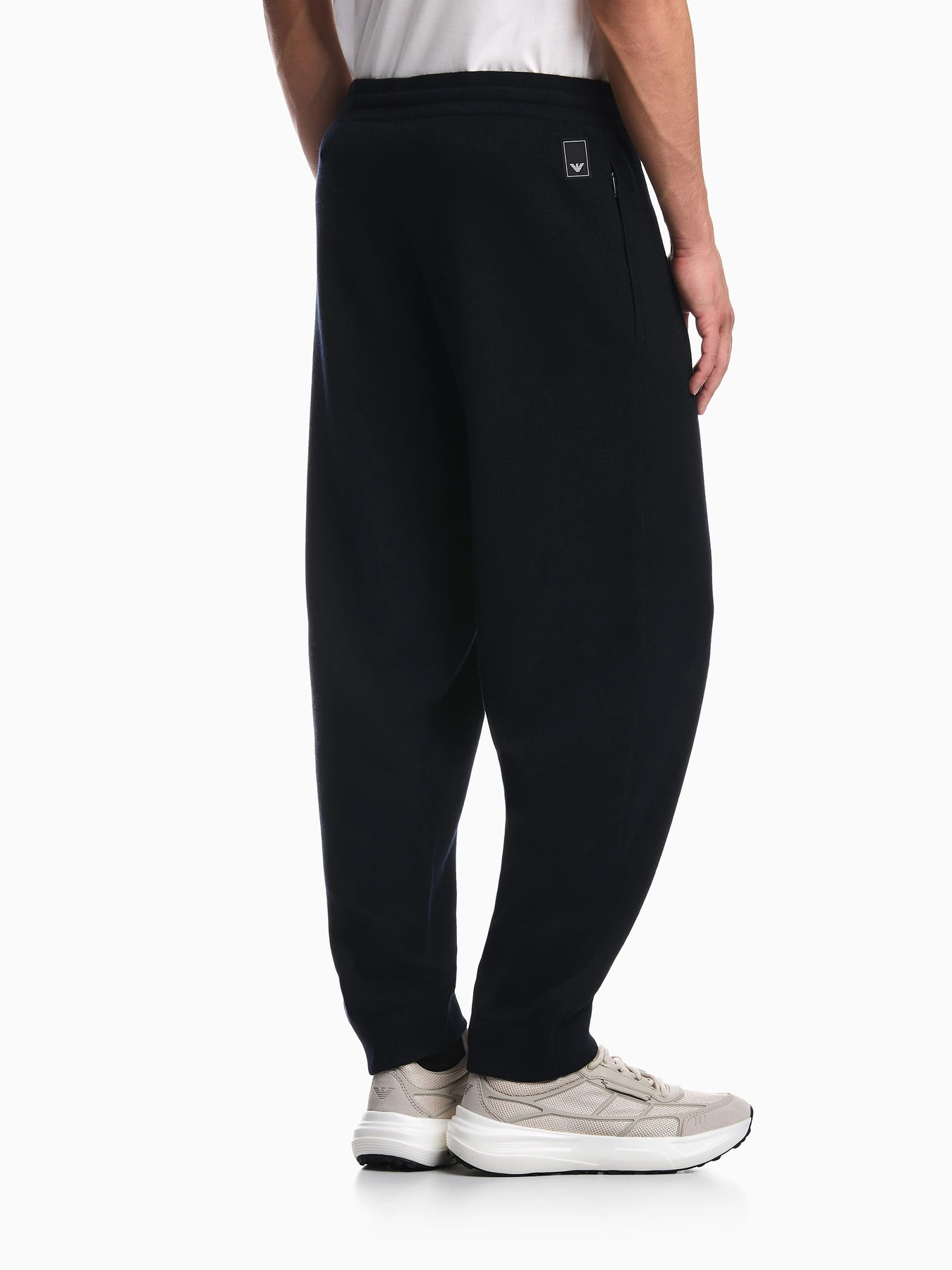 Брюки Emporio Armani модель EM006375-AF27807-UB118 Брюки Emporio Armani модель EM006375-AF27807-UB118 Фото