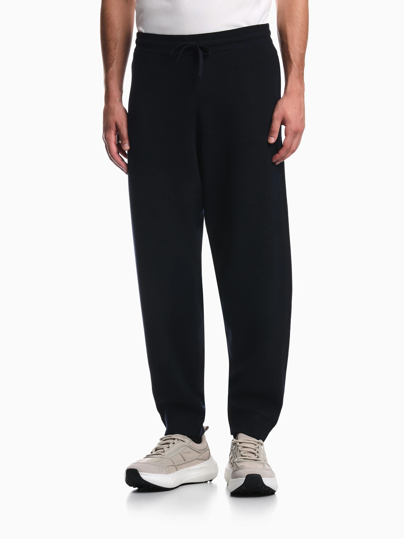 Брюки Emporio Armani модель EM006375-AF27807-UB118 Брюки Emporio Armani модель EM006375-AF27807-UB118 Фото