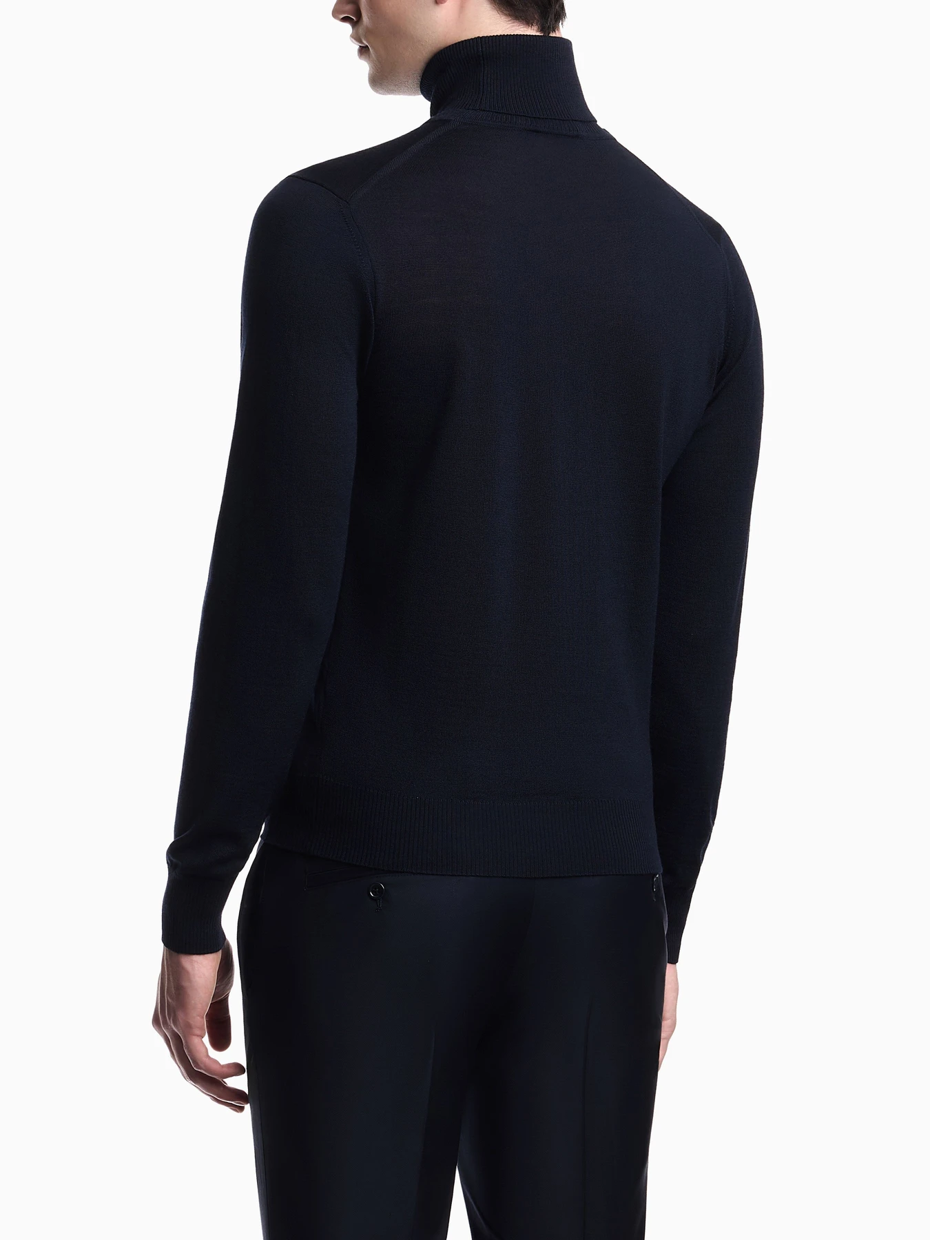 Свитеры и кардиганы Emporio Armani модель EM005805-AF25400-UB102 Свитеры и кардиганы Emporio Armani модель EM005805-AF25400-UB102 Фото