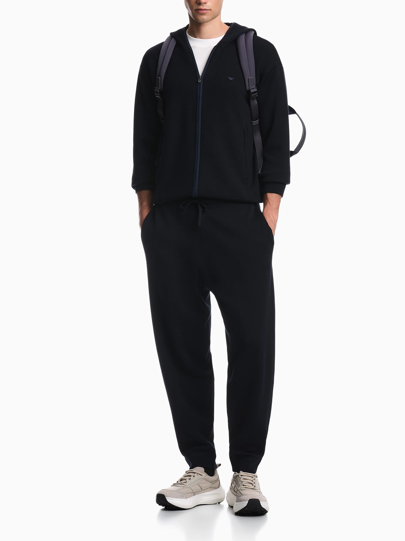 Свитеры и кардиганы Emporio Armani модель EM006223-AF27807-UB118 Свитеры и кардиганы Emporio Armani модель EM006223-AF27807-UB118 Фото