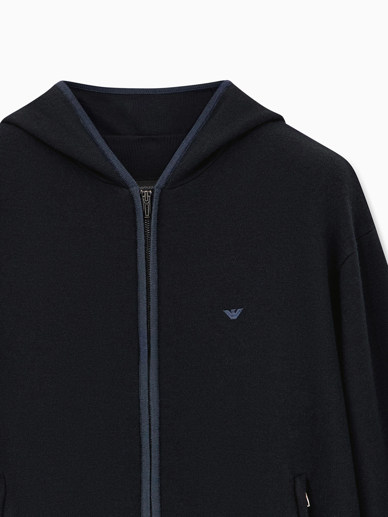 Свитеры и кардиганы Emporio Armani модель EM006223-AF27807-UB118 Свитеры и кардиганы Emporio Armani модель EM006223-AF27807-UB118 Фото