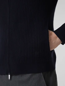 Свитеры и кардиганы Emporio Armani модель EM007388-AF29684-UB109 Фото