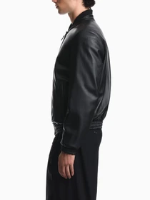 Куртки и дубленки Emporio Armani модель EM007244-AF29324-UC001 Фото