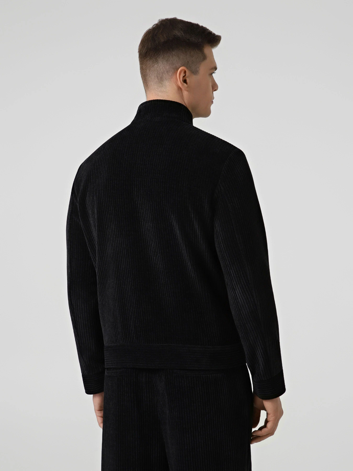 Куртки и дубленки Emporio Armani модель EM007378-TE23228-UC001 Куртки и дубленки Emporio Armani модель EM007378-TE23228-UC001 Фото