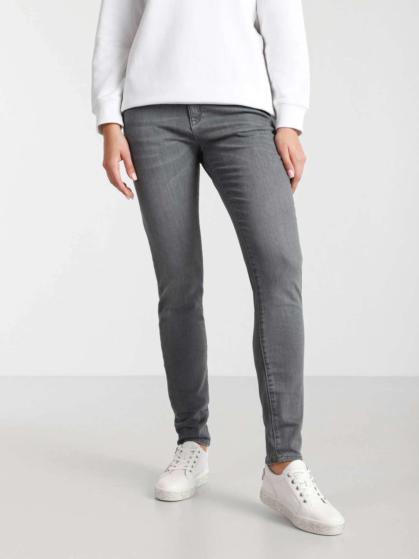 Джинсы Emporio Armani Slim модель 3K2J06-2DE9Z-0662 Джинсы Emporio Armani Slim модель 3K2J06-2DE9Z-0662 Фото
