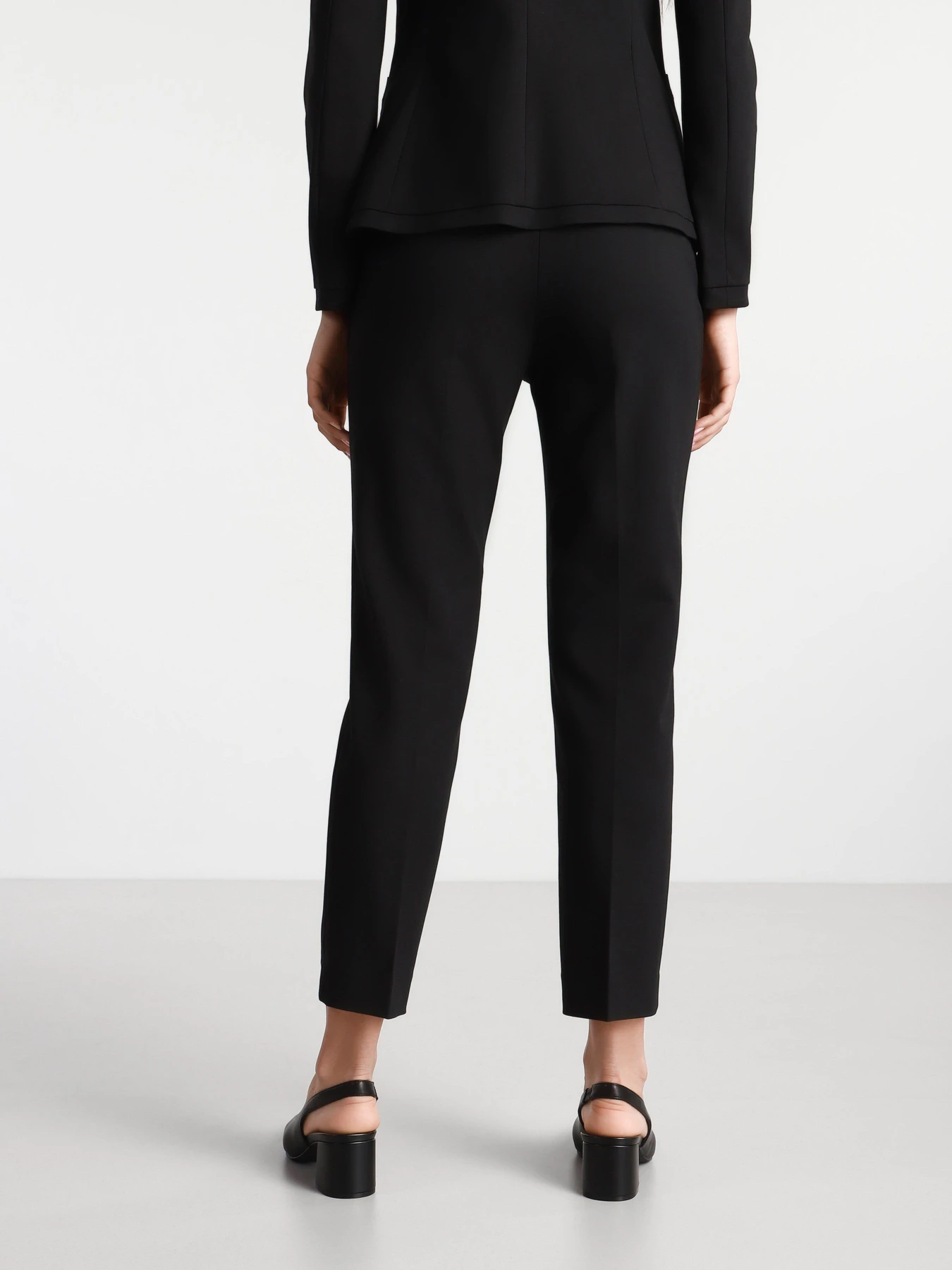Брюки Emporio Armani модель 3K2P63-2NYSZ-0999 Фото