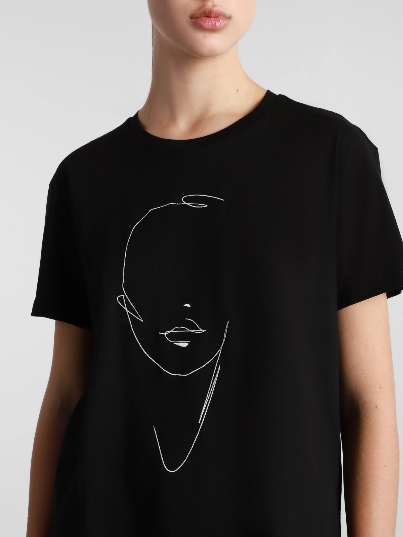 Футболки и поло Emporio Armani модель 3K2T7L-2JSYZ-0999 Футболки и поло Emporio Armani модель 3K2T7L-2JSYZ-0999 Фото