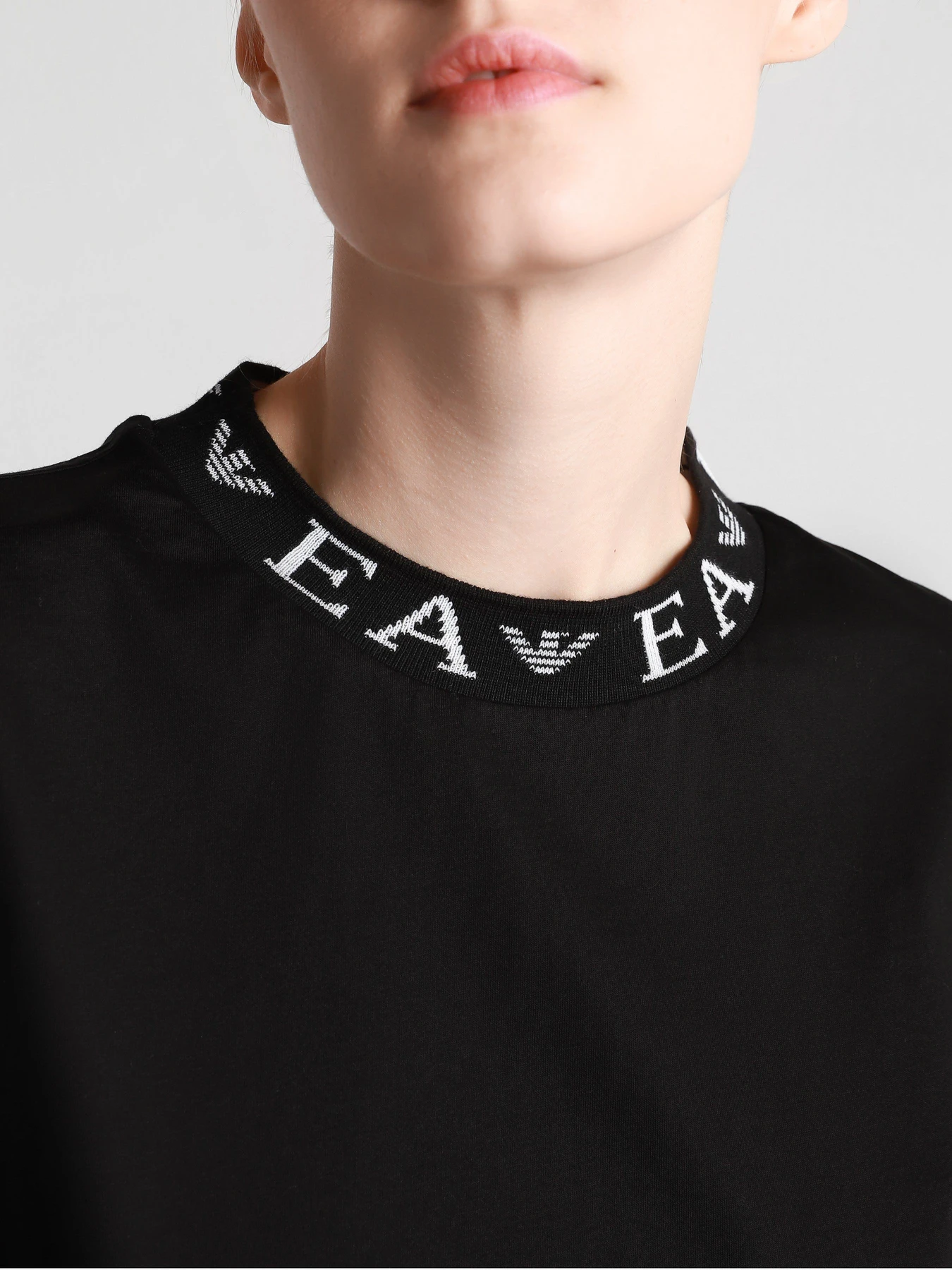 Футболки и поло Emporio Armani модель 3K2T8D-2J95Z-0999 Футболки и поло Emporio Armani модель 3K2T8D-2J95Z-0999 Фото