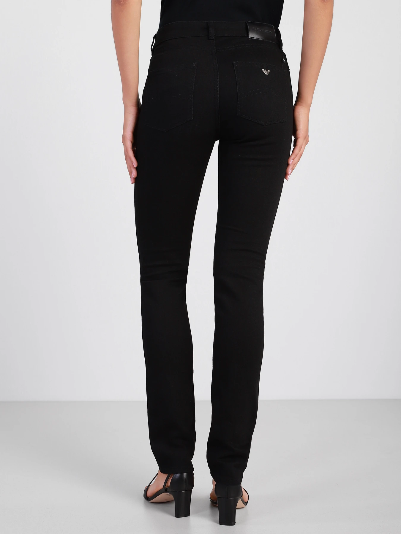 Джинсы Emporio Armani Slim модель 8N2J18-2DL1Z-0005 Джинсы Emporio Armani Slim модель 8N2J18-2DL1Z-0005 Фото