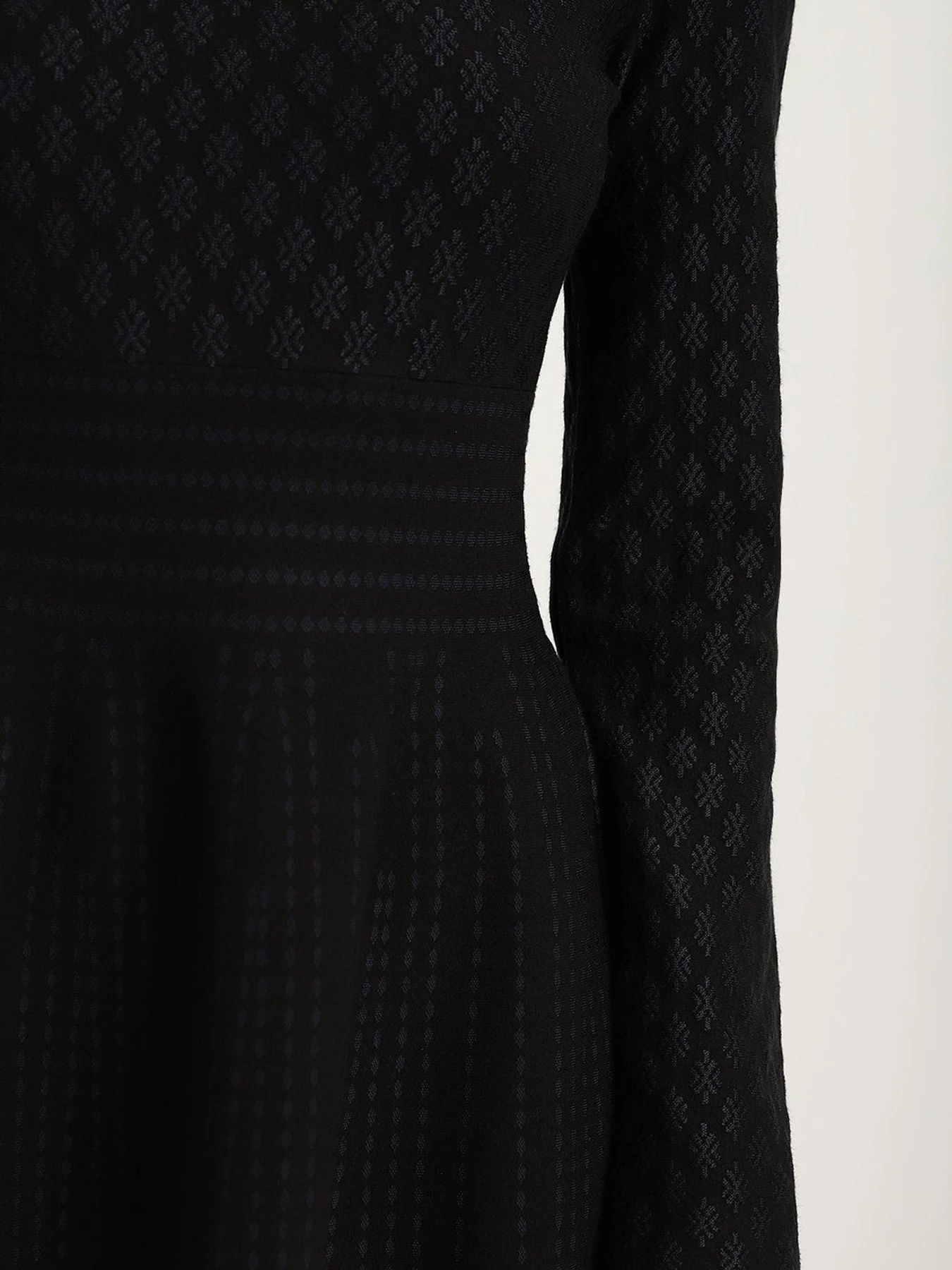 Платья Emporio Armani модель 6K2AT1-2M03Z-0999 Платья Emporio Armani модель 6K2AT1-2M03Z-0999 Фото