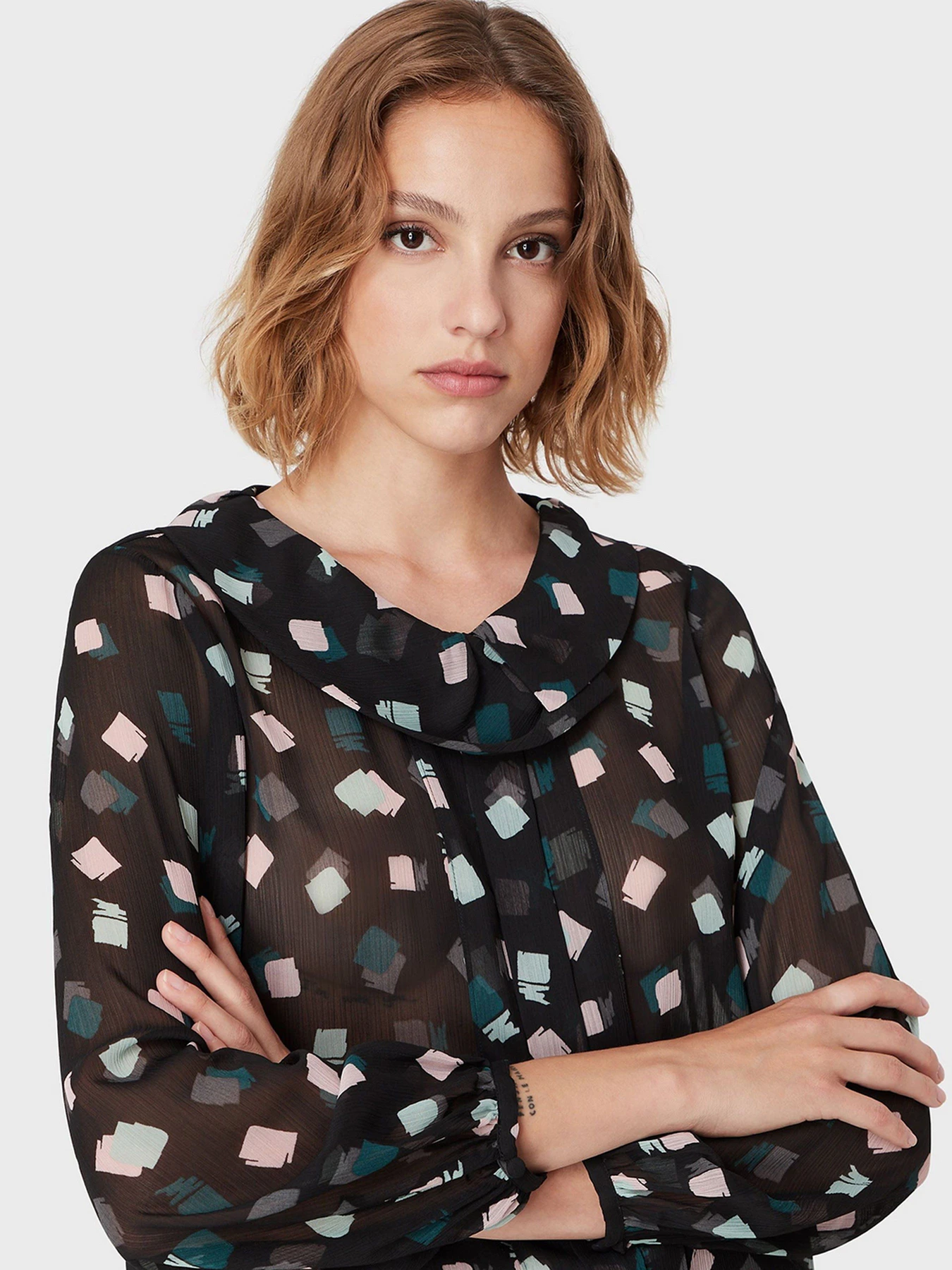 Рубашки Emporio Armani модель 6K2C73-2NUSZ-F011 Рубашки Emporio Armani модель 6K2C73-2NUSZ-F011 Фото