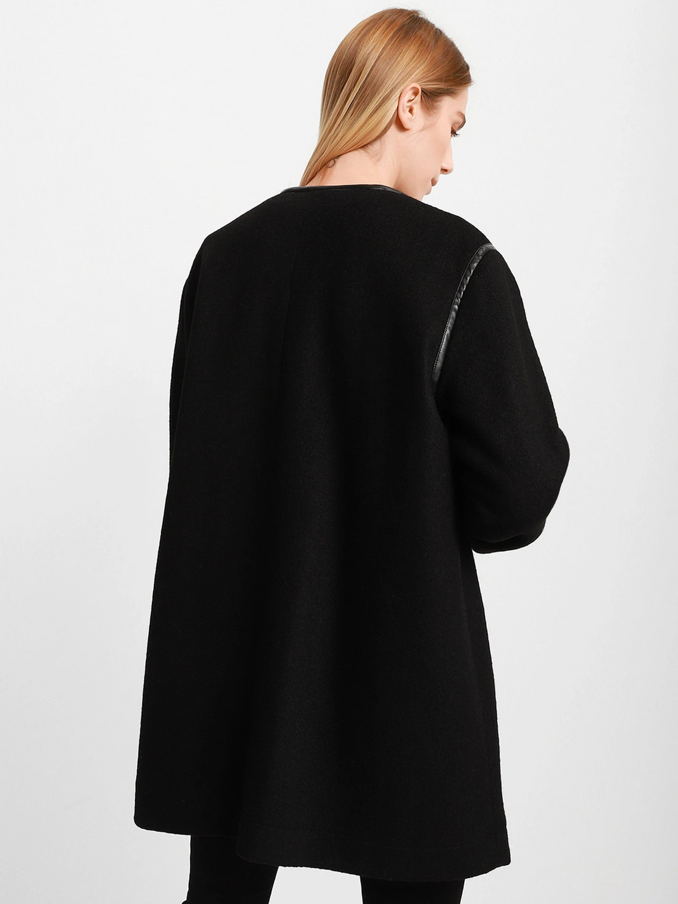 Пальто и плащи Emporio Armani модель 6K2L6A-2JWVZ-0999 Пальто и плащи Emporio Armani модель 6K2L6A-2JWVZ-0999 Фото