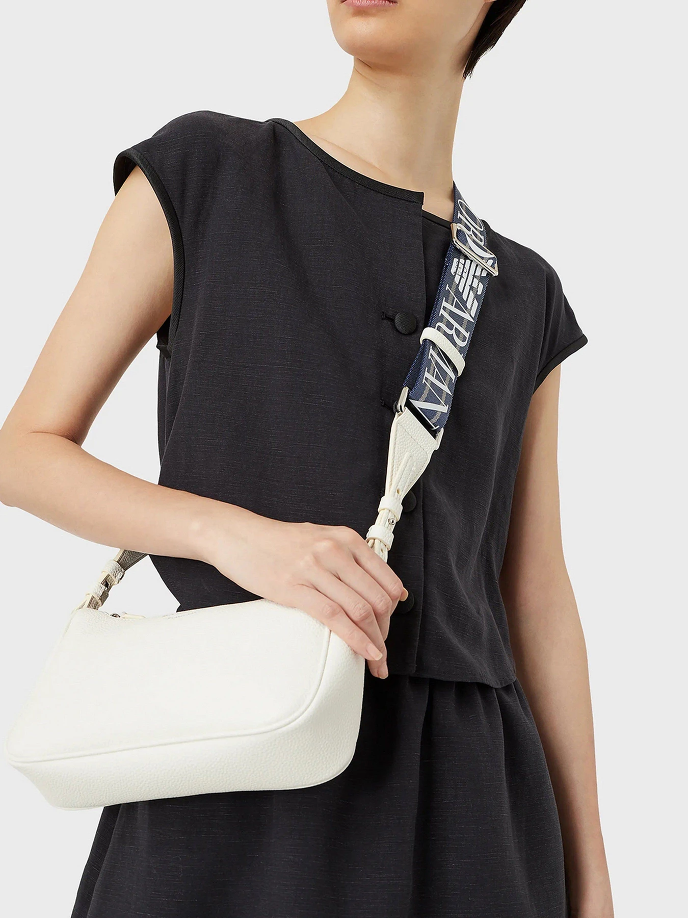 Платья Emporio Armani модель INA1HT-I9907-920 Фото