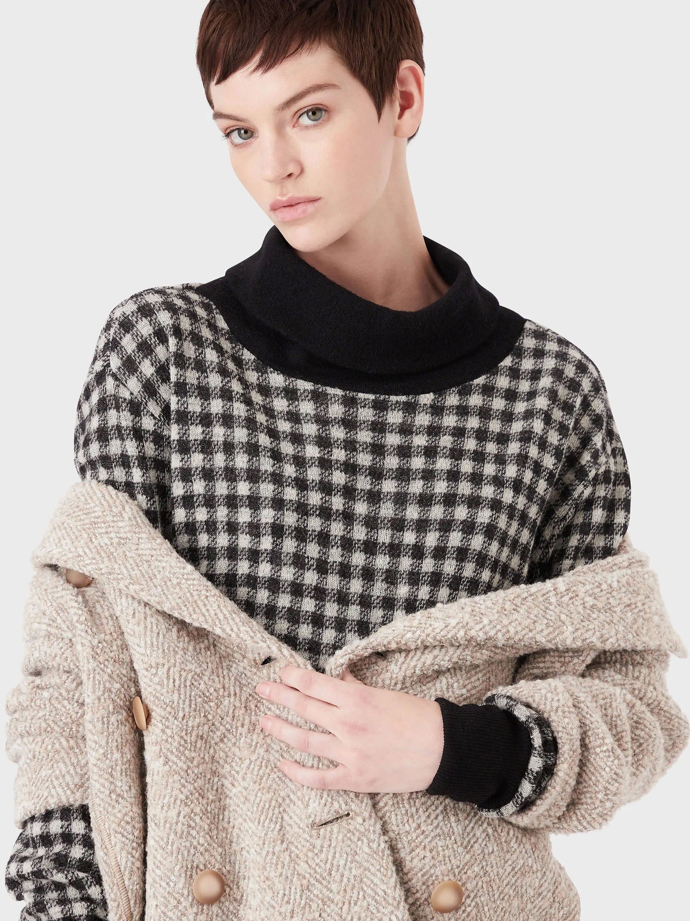 Пальто и плащи Emporio Armani модель H3NL01-C2700-010 Пальто и плащи Emporio Armani модель H3NL01-C2700-010 Фото