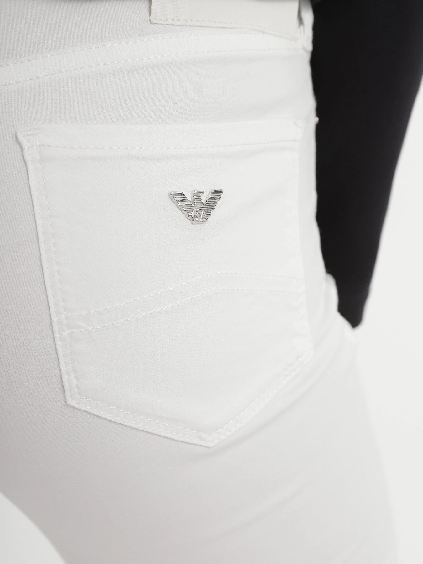 Джинси Emporio Armani J20 модель 3R2J20-2N8HZ-0101 Джинси Emporio Armani J20 модель 3R2J20-2N8HZ-0101 Фото