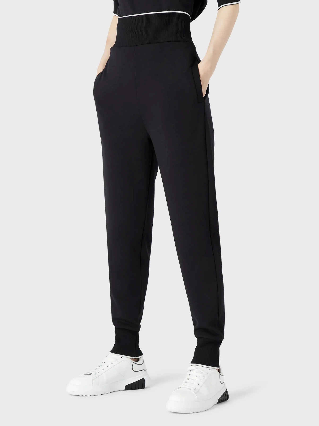 Брюки Emporio Armani модель 3R2P7D-2JRKZ-0926 Брюки Emporio Armani модель 3R2P7D-2JRKZ-0926 Фото