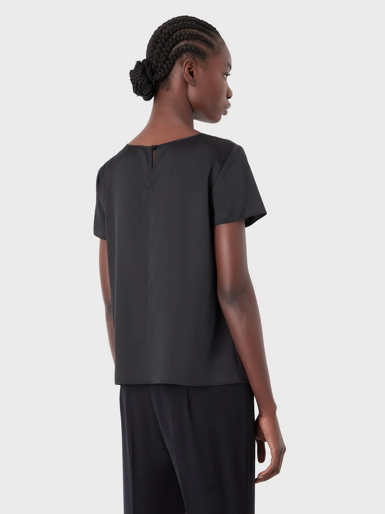 Рубашки Emporio Armani модель 8N2K15-2NXXZ-0999 Рубашки Emporio Armani модель 8N2K15-2NXXZ-0999 Фото