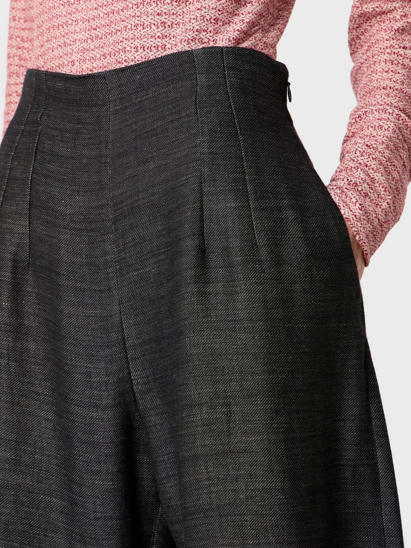 Штани Emporio Armani модель H4NP13-E2106-099 Штани Emporio Armani модель H4NP13-E2106-099 Фото