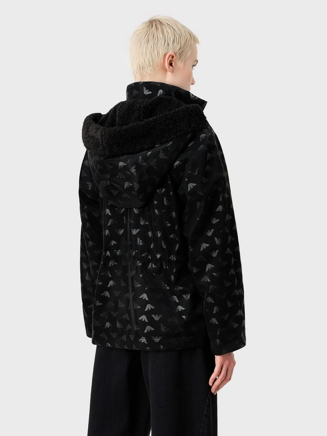 Куртки и дубленки Emporio Armani модель 6R2B82-2NFHZ-0999 Куртки и дубленки Emporio Armani модель 6R2B82-2NFHZ-0999 Фото