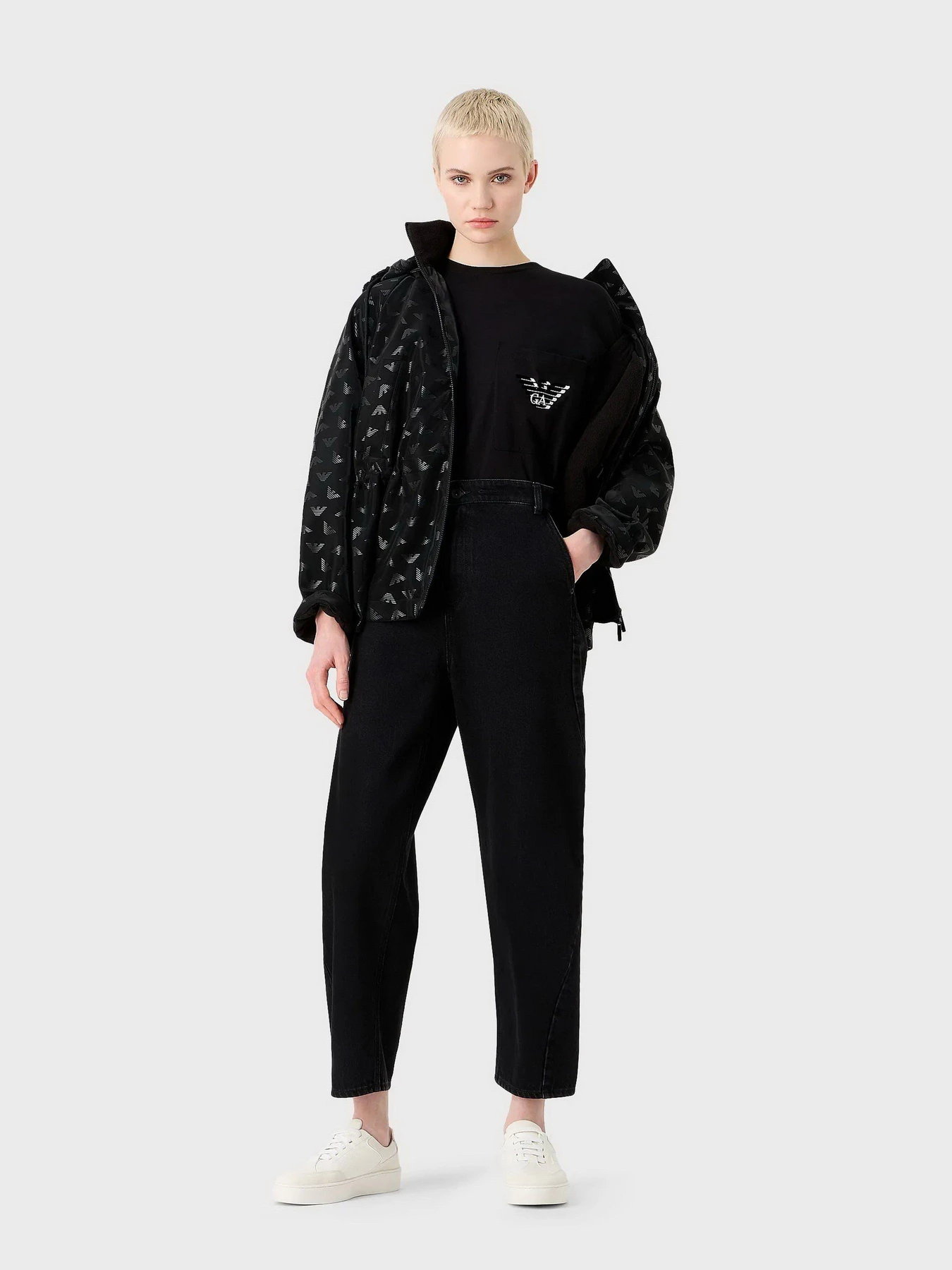 Куртки и дубленки Emporio Armani модель 6R2B82-2NFHZ-0999 Куртки и дубленки Emporio Armani модель 6R2B82-2NFHZ-0999 Фото