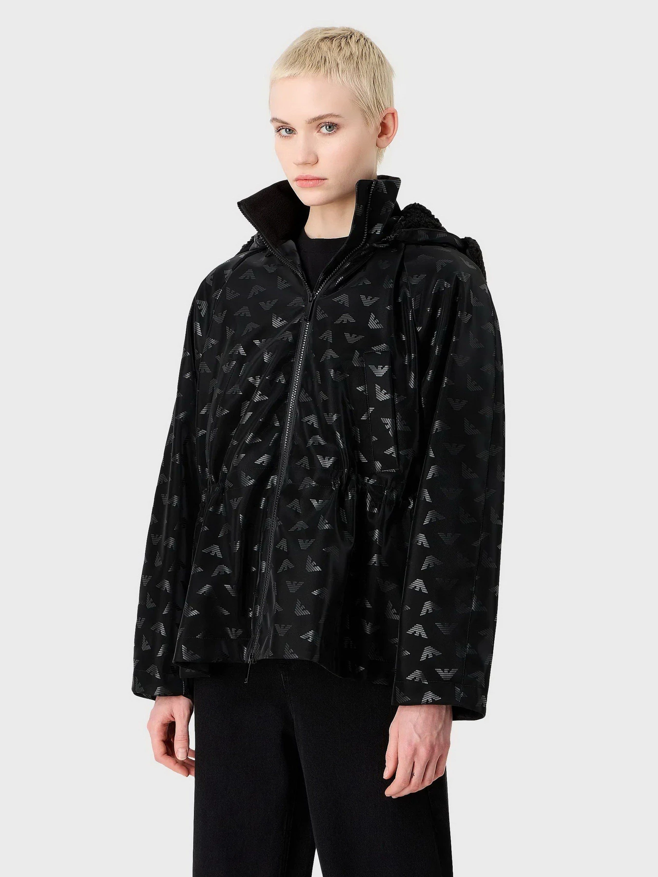Куртки и дубленки Emporio Armani модель 6R2B82-2NFHZ-0999 Куртки и дубленки Emporio Armani модель 6R2B82-2NFHZ-0999 Фото