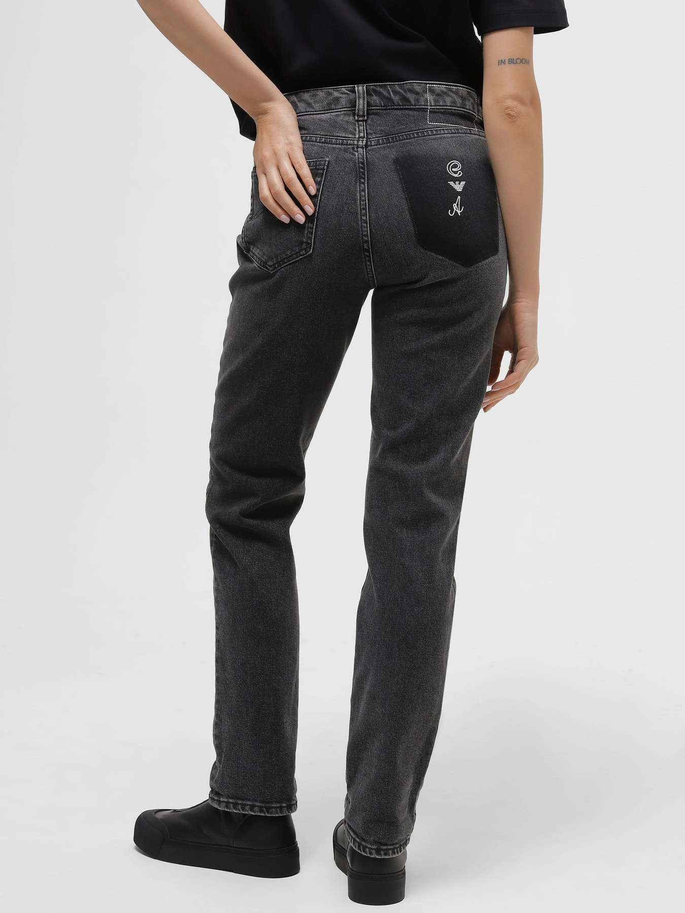 Джинсы Emporio Armani J15 модель 6R2J15-2DAWZ-0662 Джинсы Emporio Armani J15 модель 6R2J15-2DAWZ-0662 Фото