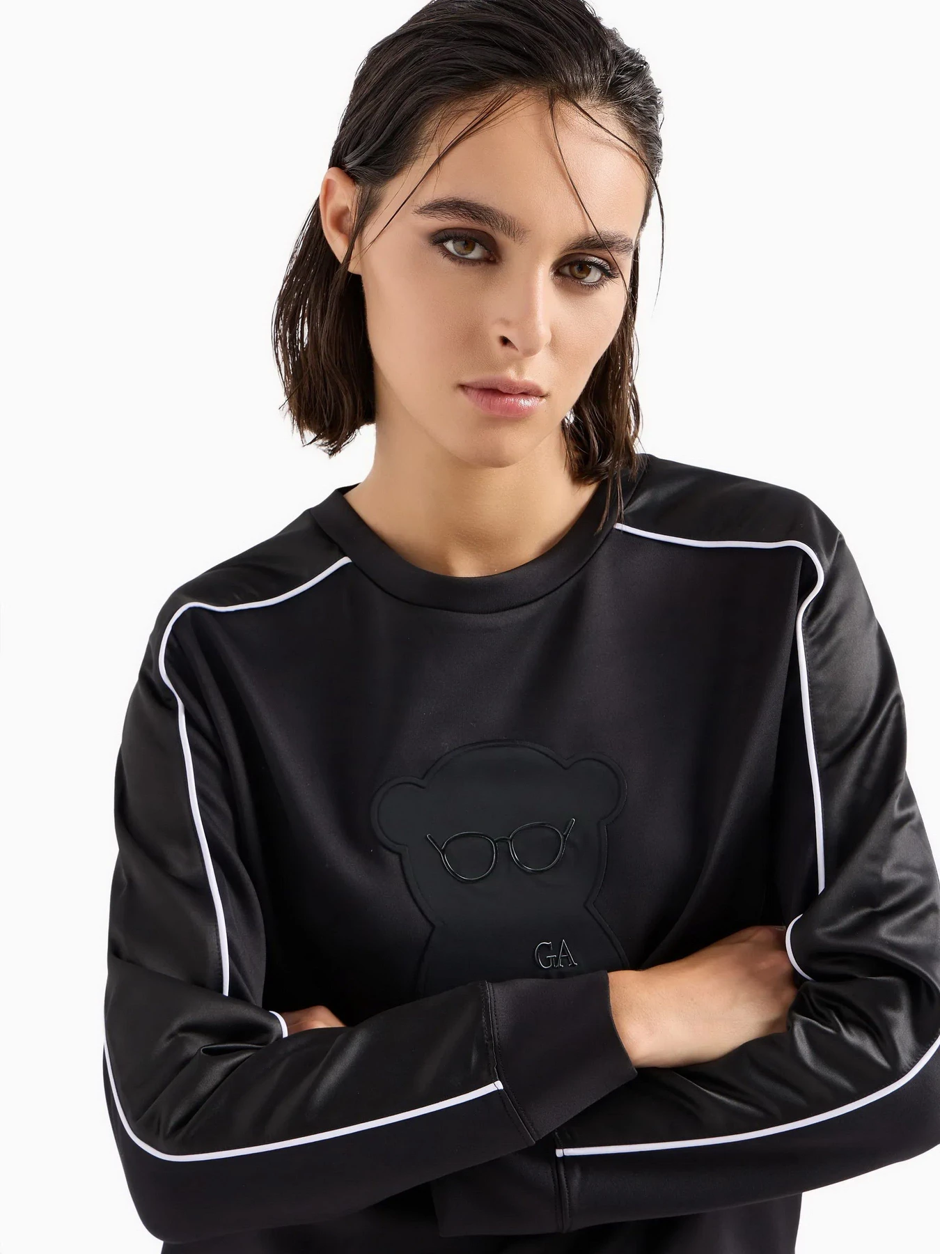 Худи и свитшоты Emporio Armani MANGA BEAR модель 6R2M8H-2JVLZ-0999 Худи и свитшоты Emporio Armani MANGA BEAR модель 6R2M8H-2JVLZ-0999 Фото
