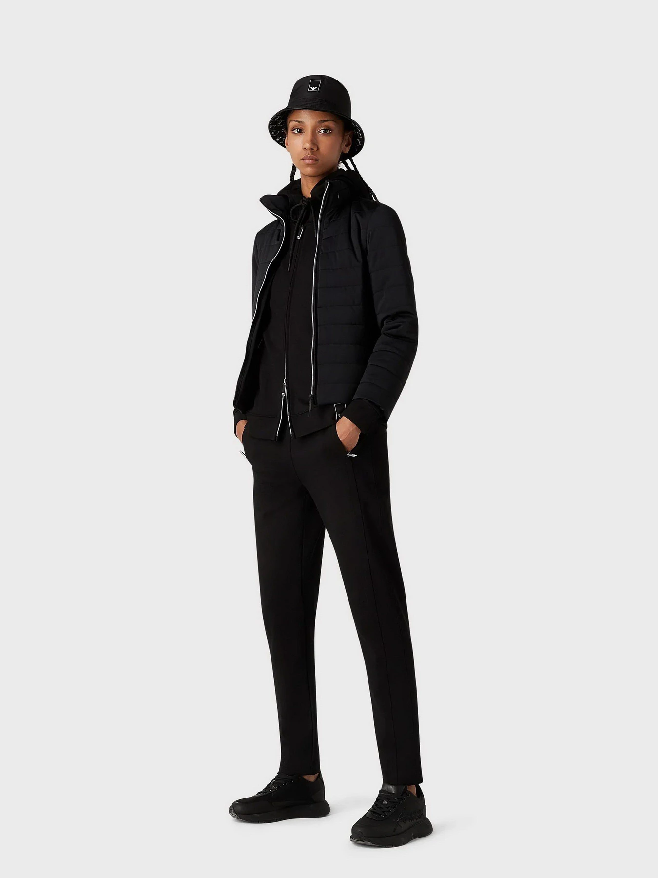 Худи и свитшоты Emporio Armani модель 6R2M8S-2JIEZ-0999 Худи и свитшоты Emporio Armani модель 6R2M8S-2JIEZ-0999 Фото