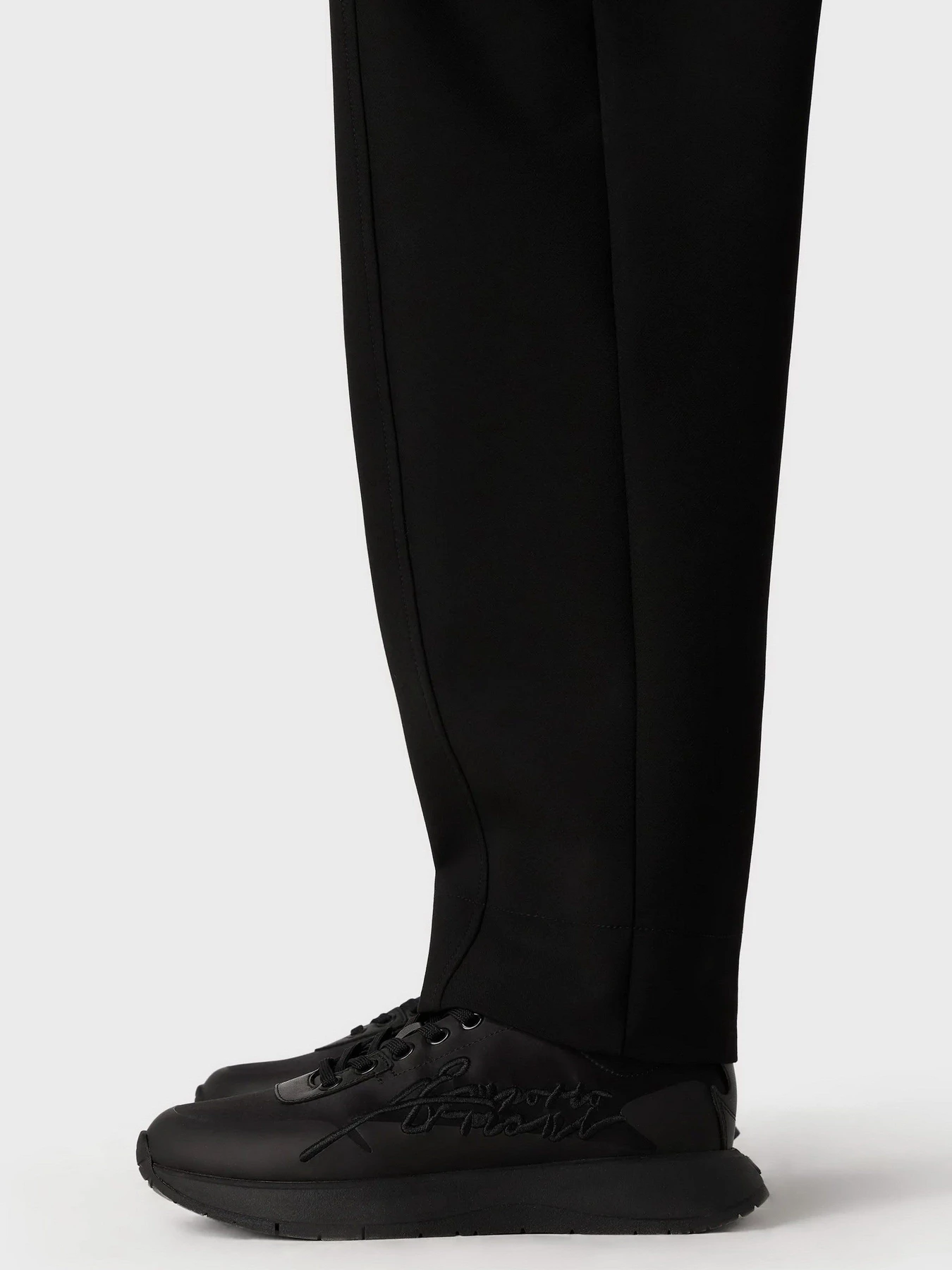 Штани Emporio Armani модель 6R2P97-2N2PZ-0999 Штани Emporio Armani модель 6R2P97-2N2PZ-0999 Фото