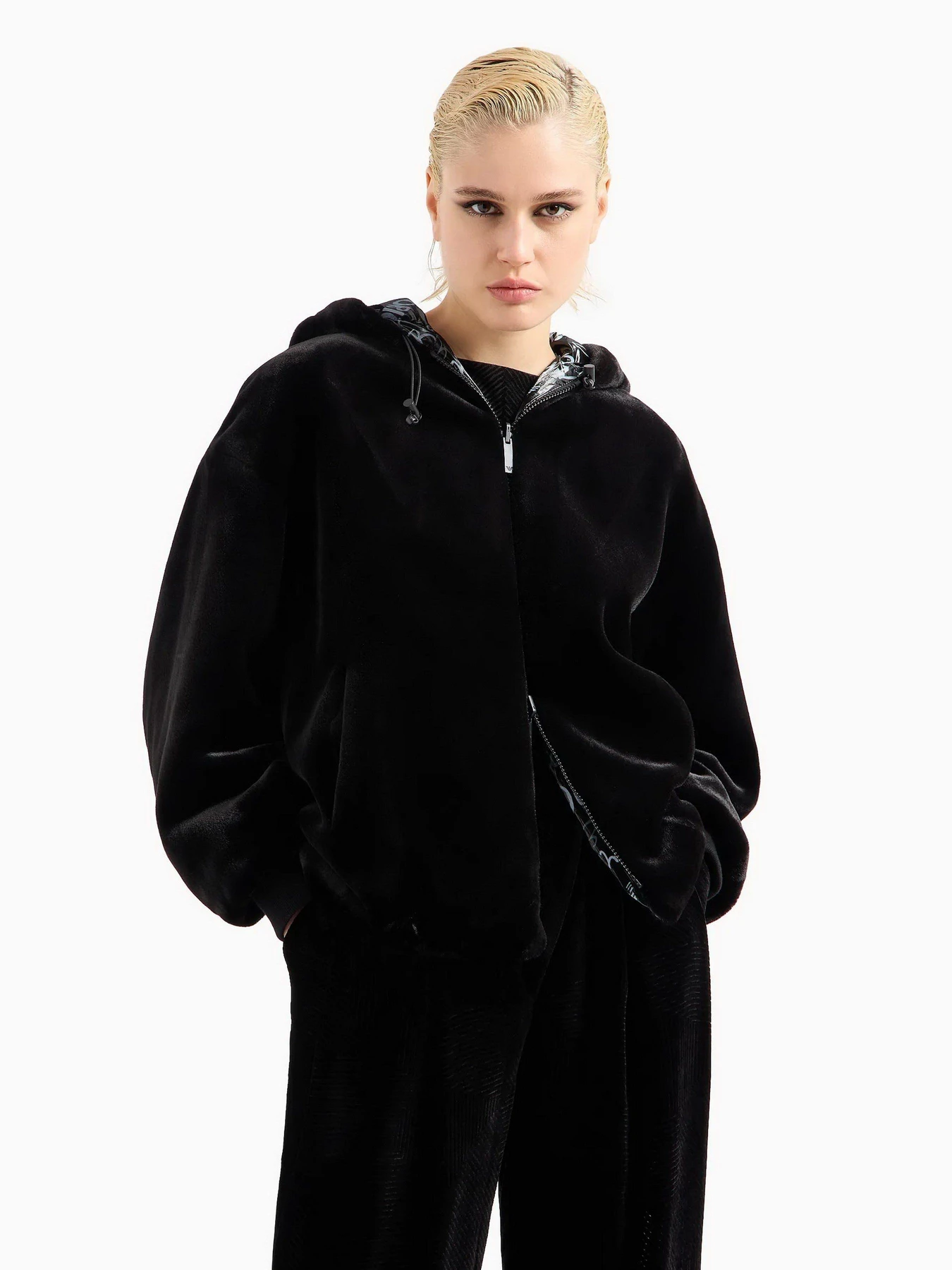 Куртки и дубленки Emporio Armani модель H4NB1D-E9917-099 Куртки и дубленки Emporio Armani модель H4NB1D-E9917-099 Фото