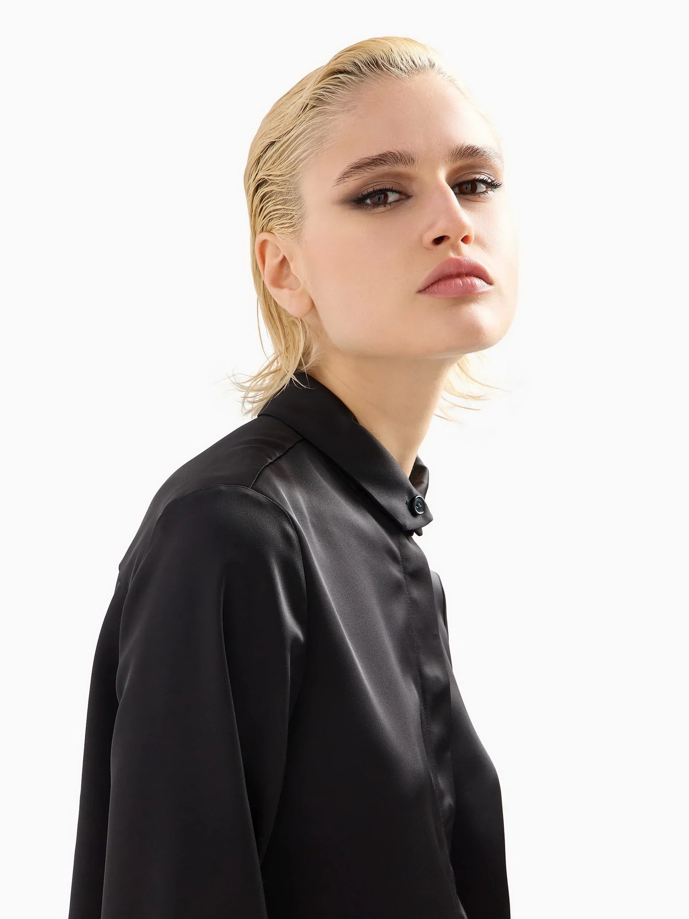 Сорочки Emporio Armani модель H4NC1D-E9901-999 Сорочки Emporio Armani модель H4NC1D-E9901-999 Фото