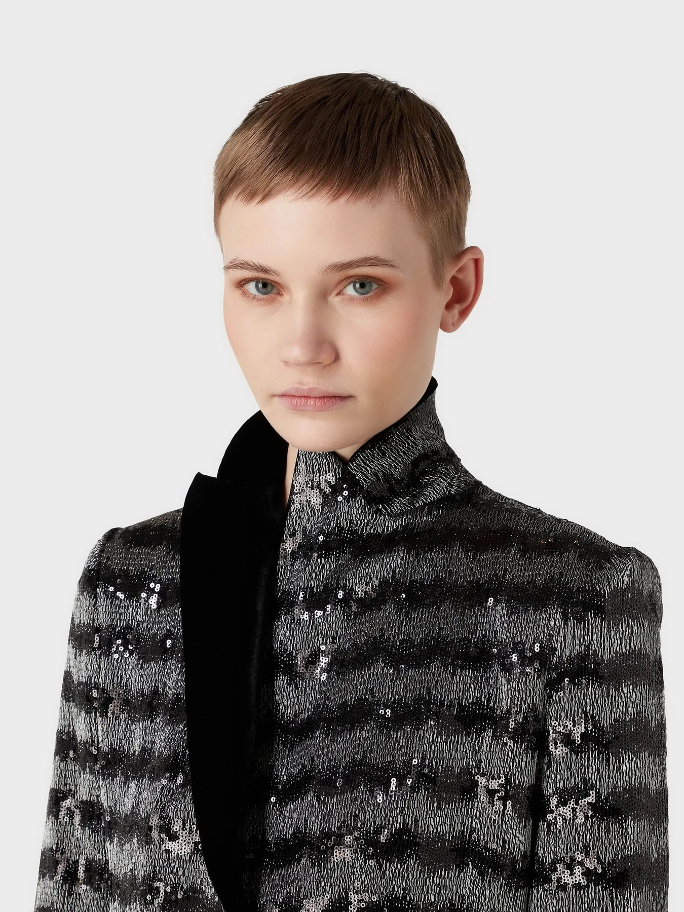Пиджаки Emporio Armani модель H4NG1N-E9924-099 Пиджаки Emporio Armani модель H4NG1N-E9924-099 Фото