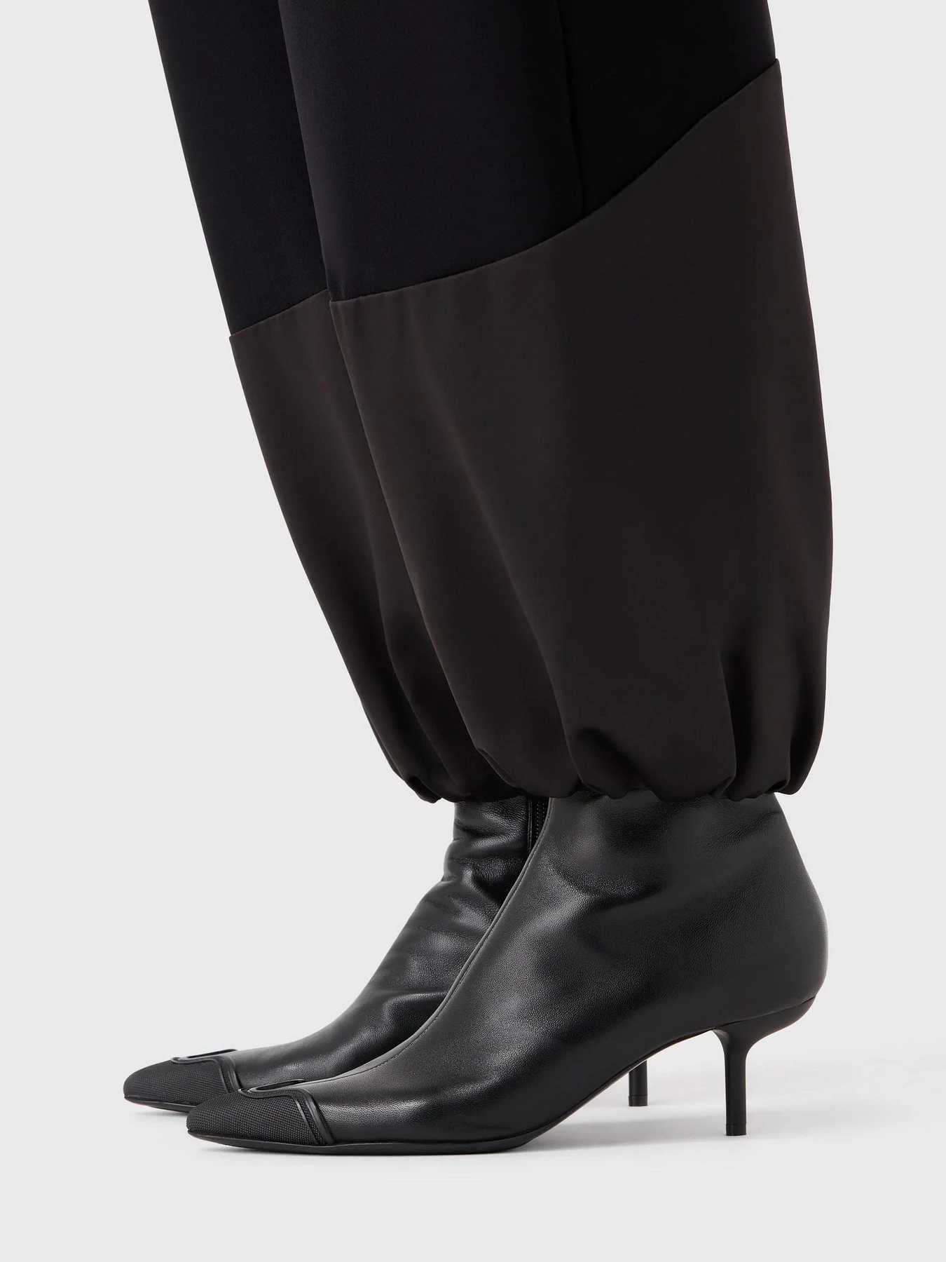 Штани Emporio Armani модель H4NP1B-2NWAZ-0999 Фото