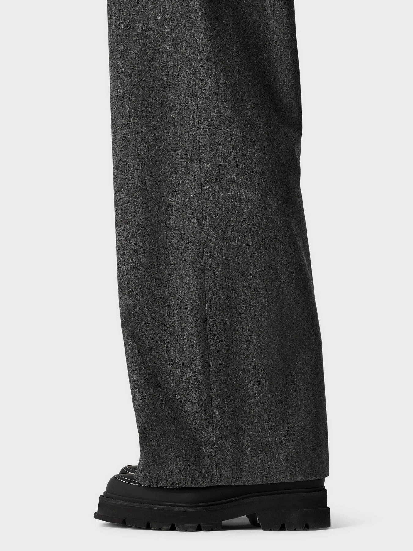 Брюки Emporio Armani модель H4NP37-E2109-630 Брюки Emporio Armani модель H4NP37-E2109-630 Фото
