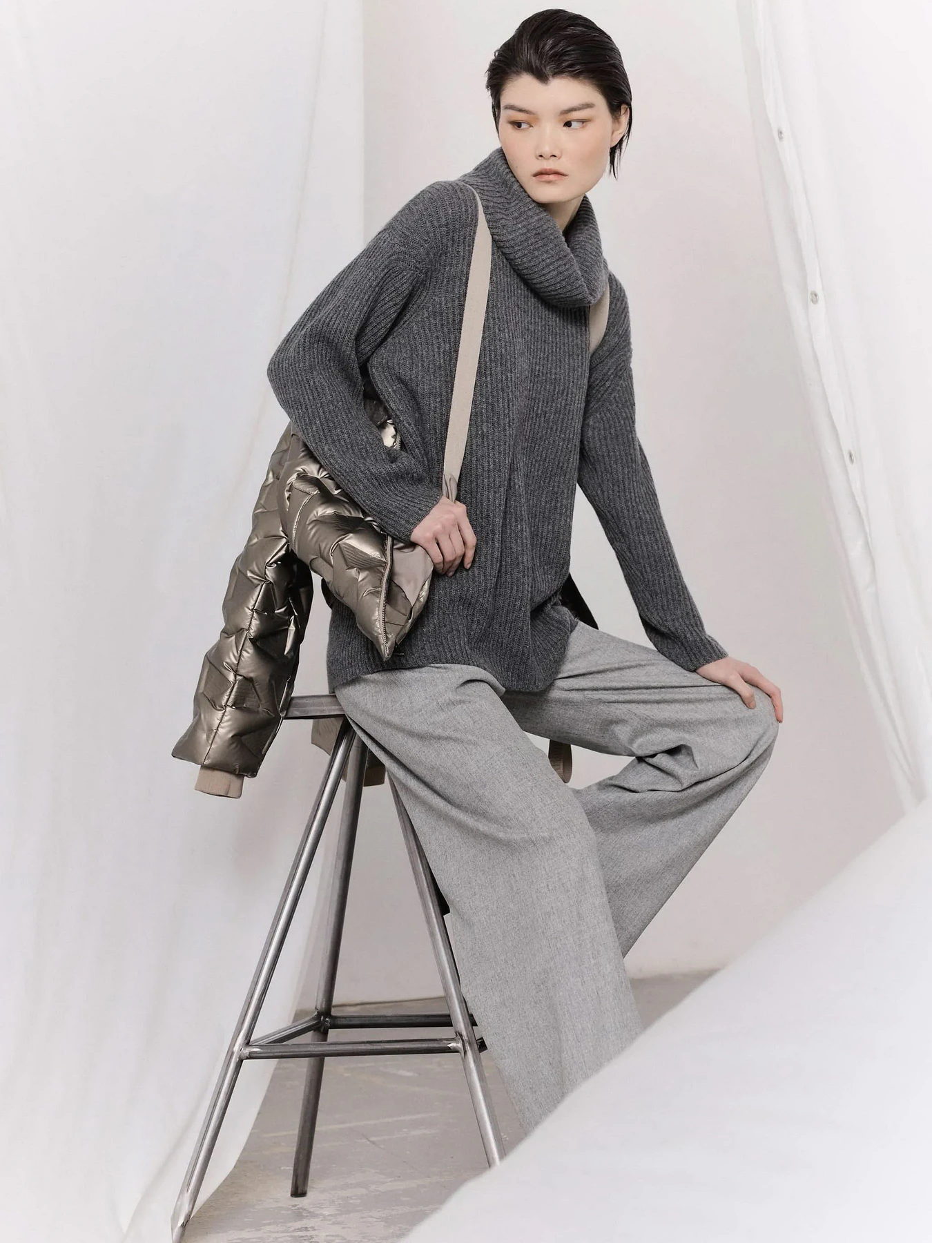 Куртки и дубленки Emporio Armani модель 6R2B86-2NFJZ-0226 Фото