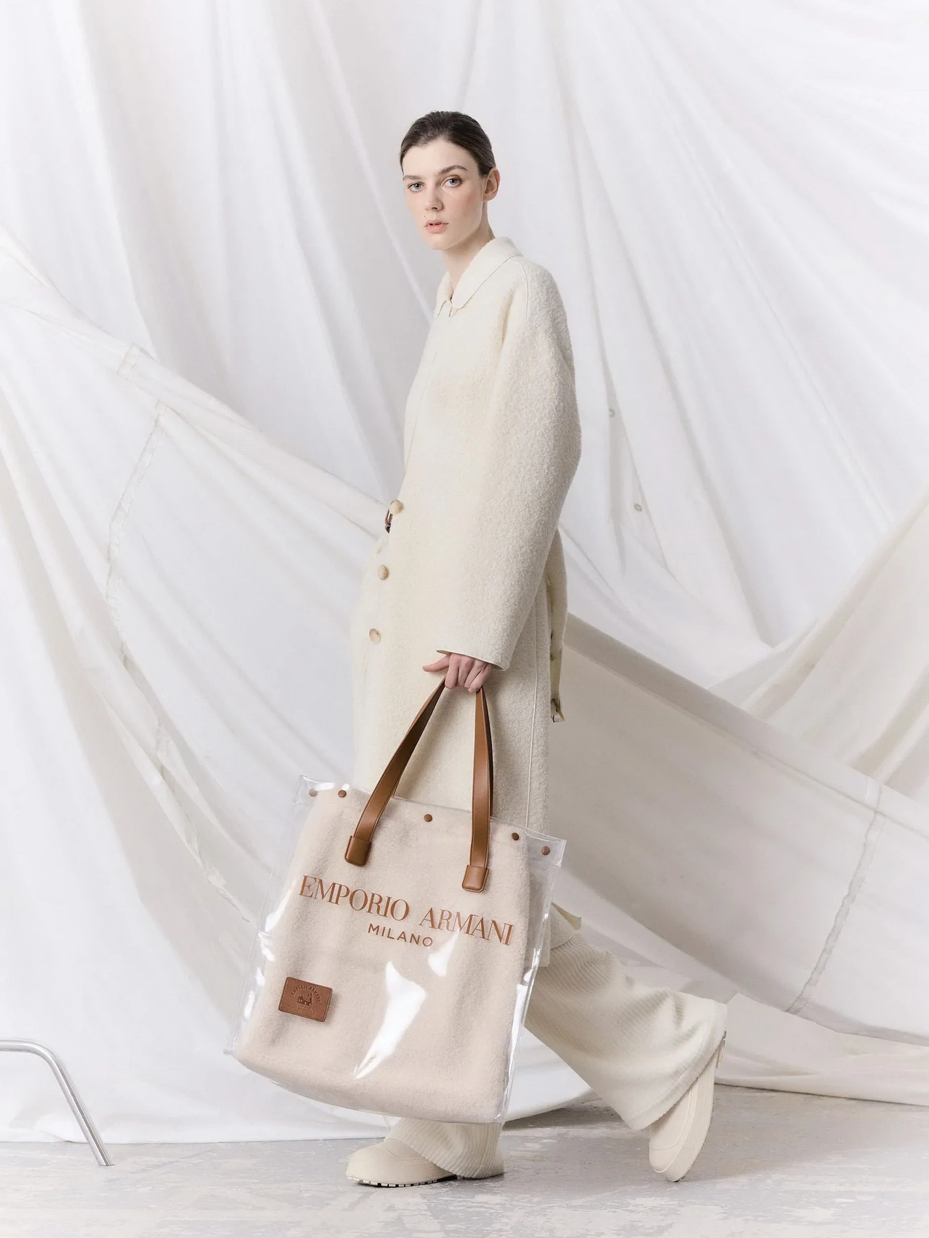 Пальто и плащи Emporio Armani CHALET модель 6R2L90-2NV6Z-0138 Пальто и плащи Emporio Armani CHALET модель 6R2L90-2NV6Z-0138 Фото