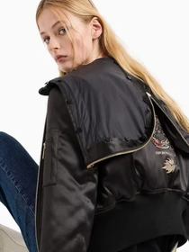 Куртки та дублянки Emporio Armani Chinese New Year модель EW000003-AF10004-UC001 Фото