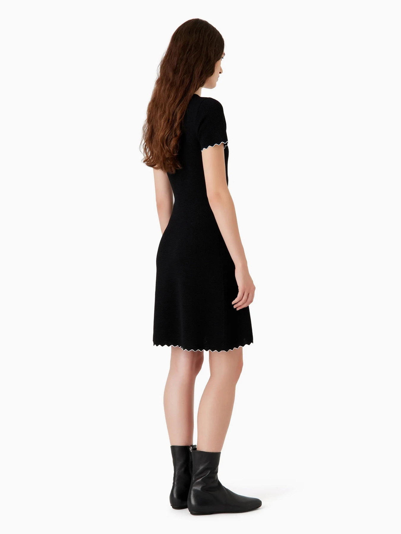 Платья Emporio Armani модель 3D2AT9-2M17Z-0999 Платья Emporio Armani модель 3D2AT9-2M17Z-0999 Фото