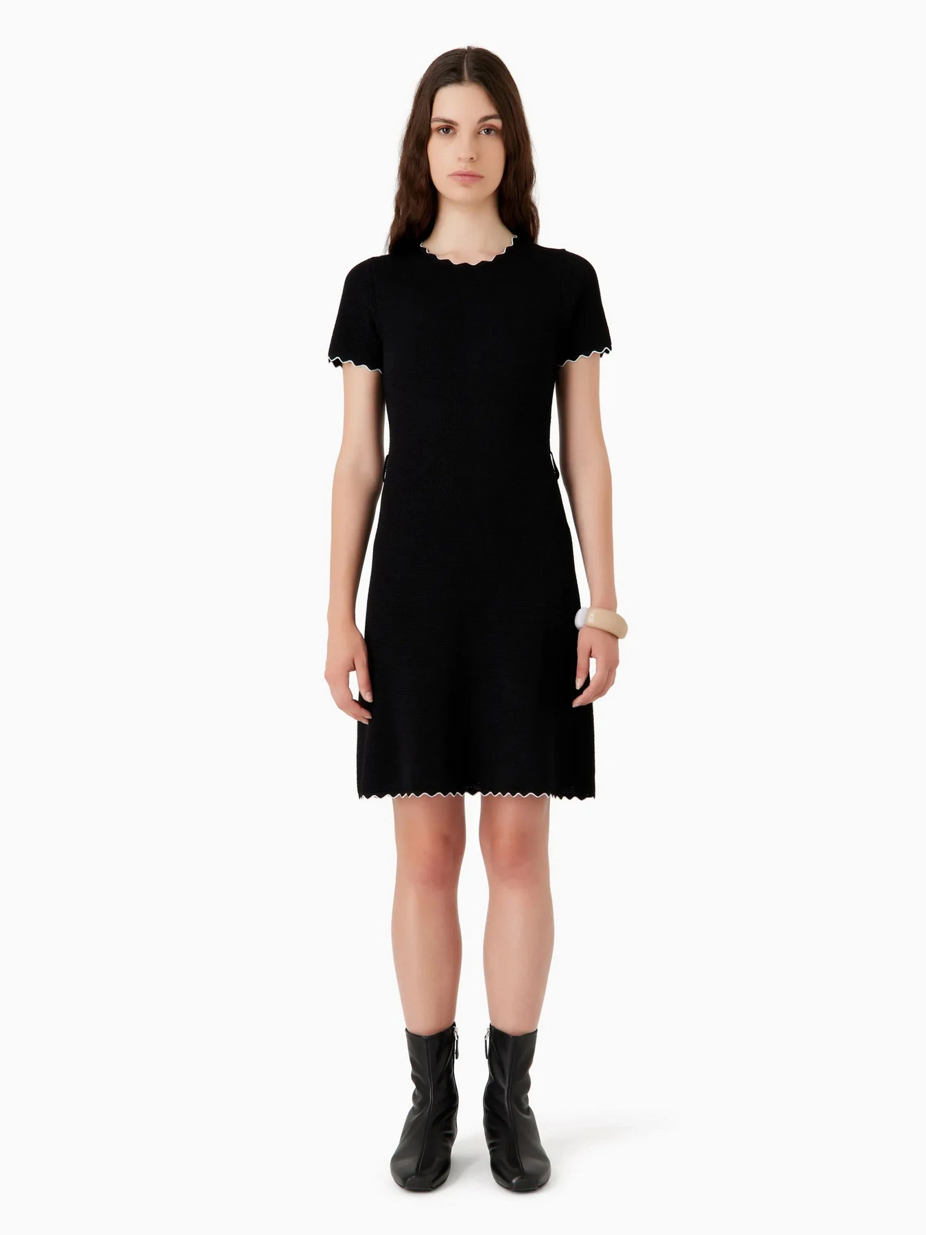 Платья Emporio Armani модель 3D2AT9-2M17Z-0999 Платья Emporio Armani модель 3D2AT9-2M17Z-0999 Фото